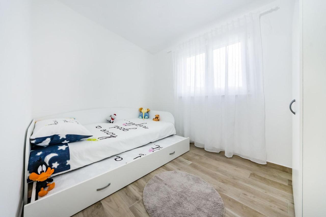 Apartmani Neva, Pridraga المظهر الخارجي الصورة